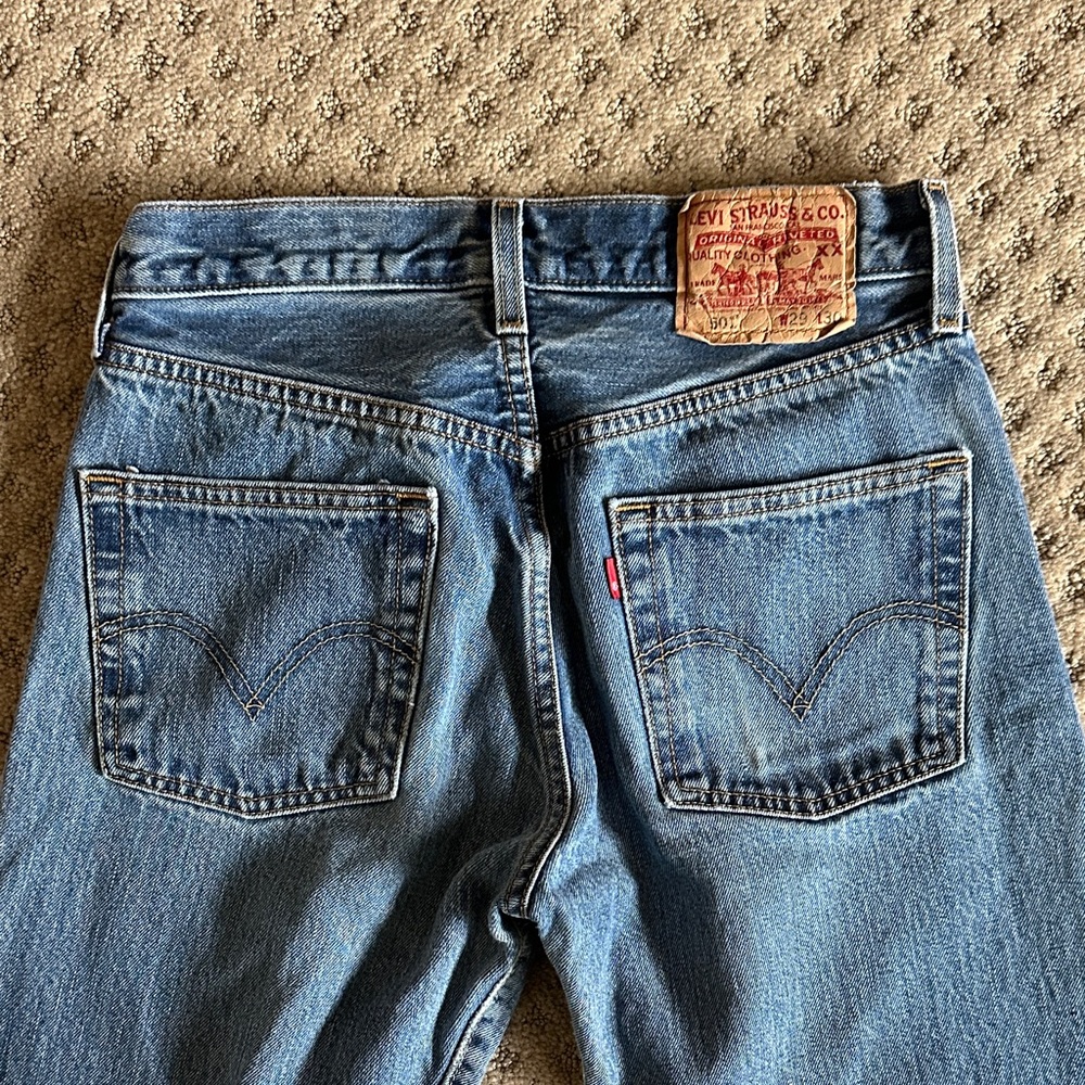 Levi’s women’s 501 Straight-Leg Jeans - Picture 4 of 6